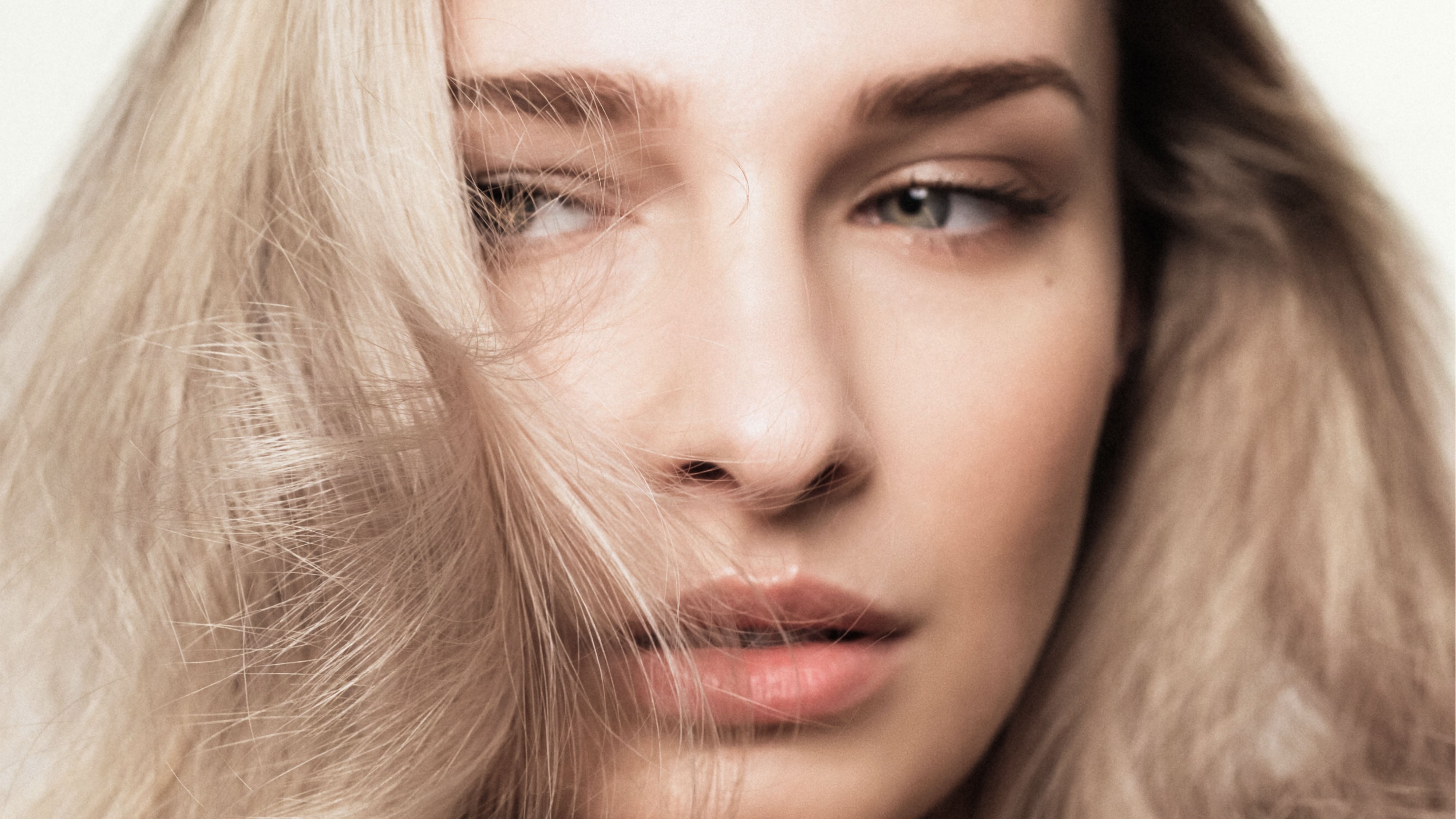 For mornings when washing your hair is simply not part of the plan