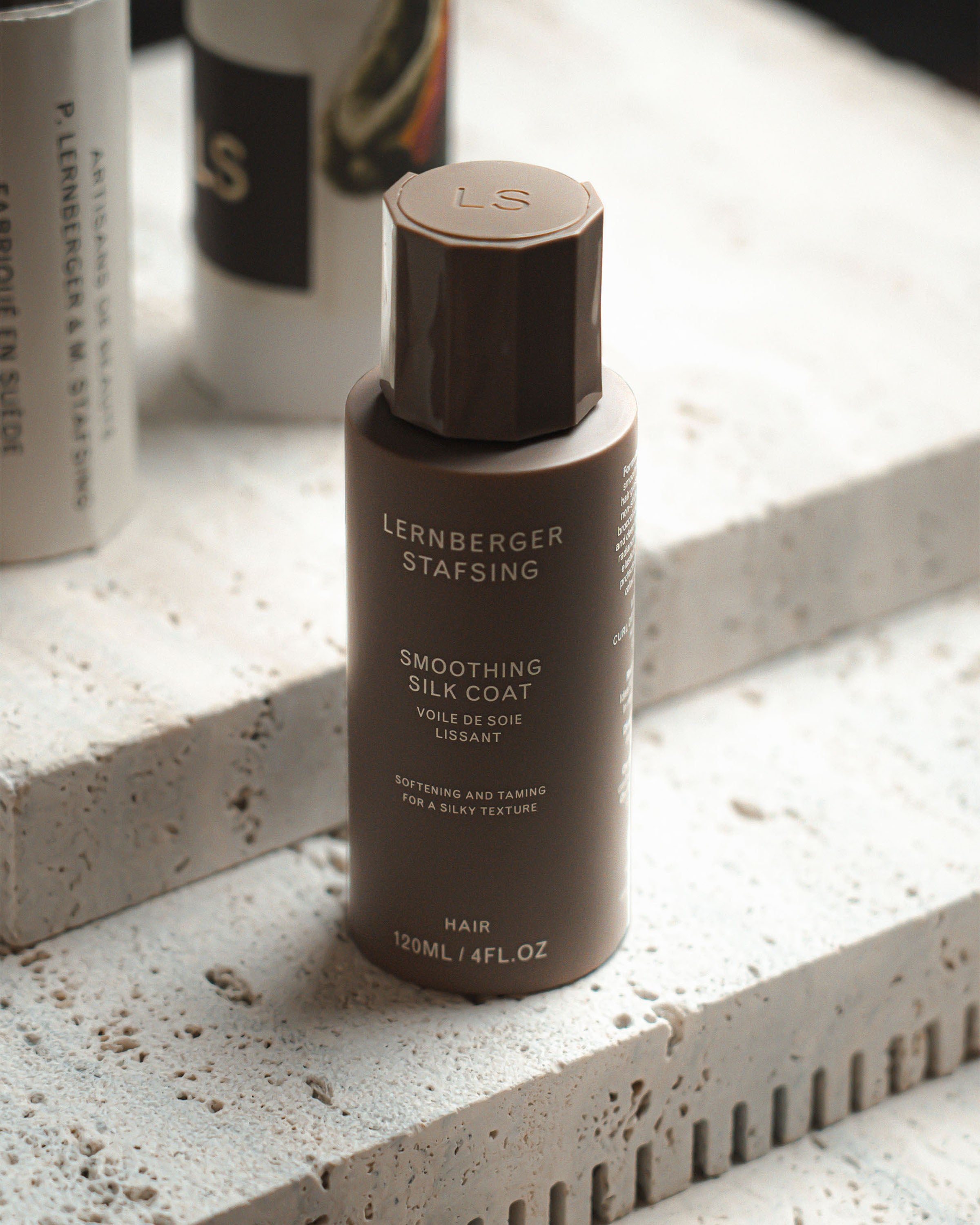 Glättender Seidenmantel